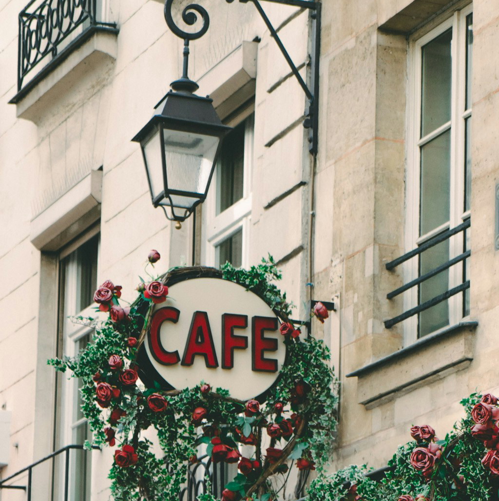 Welcome to the Café Two Maggots by Léo Woodland (image from Mathieu Gauzy)